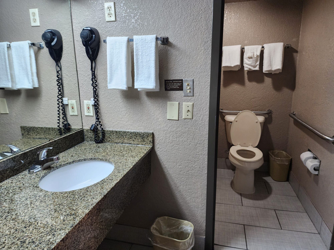 Bathroom 4, Executive Inn Oklahoma City NorthWest, Oklahoma