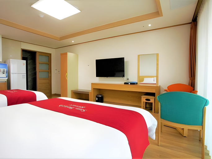 Bedroom, Jeju Sunbeach Hotel & Resort, Jeju