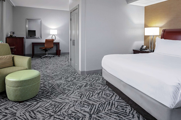 Bedroom 3, Doubletree by Hilton Hotel Omaha Downtown, Douglas