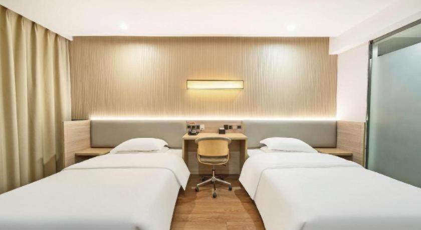 Bedroom 2, IU Hotel Langzhong Ancient City Scenic Spot, Nanchong
