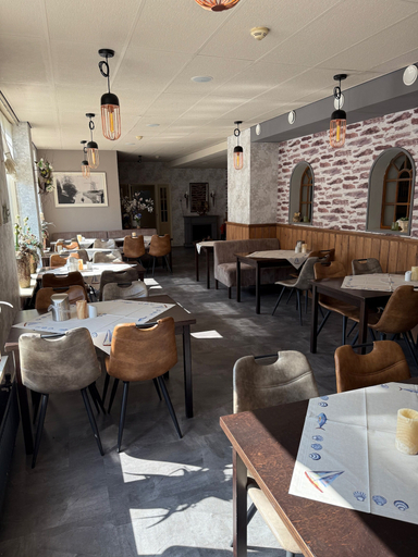 Others 4, Hotel de Driesprong, Stede Broec