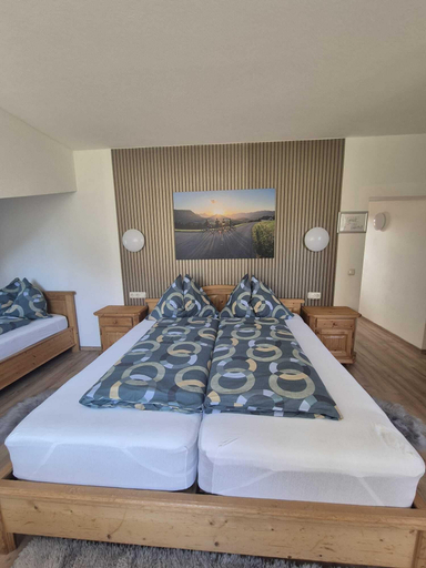Others 2, Pyhrn Alps Inn, Kirchdorf an der Krems