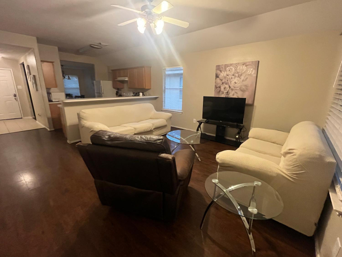 Others 5, Spacious 3 bed/ 2 bathroom House in Conroe, TX, Montgomery