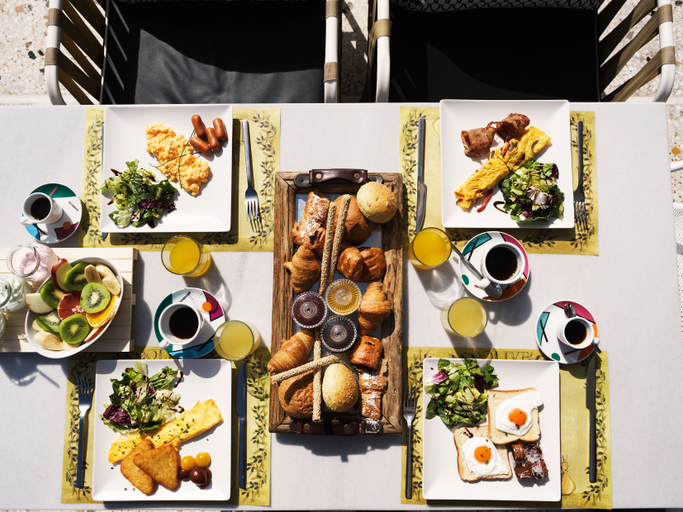 Food & Drinks