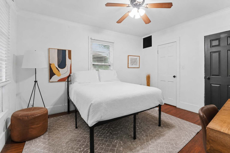 Others 2, Budget-friendly Hostel-style Private Room, Lafayette