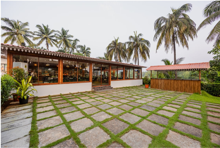 Exterior & Views