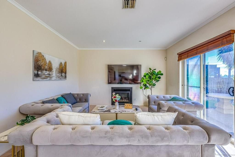 Others 4, StayAU 2-Story Lakeside Oasis w/Scenic, Melbourne