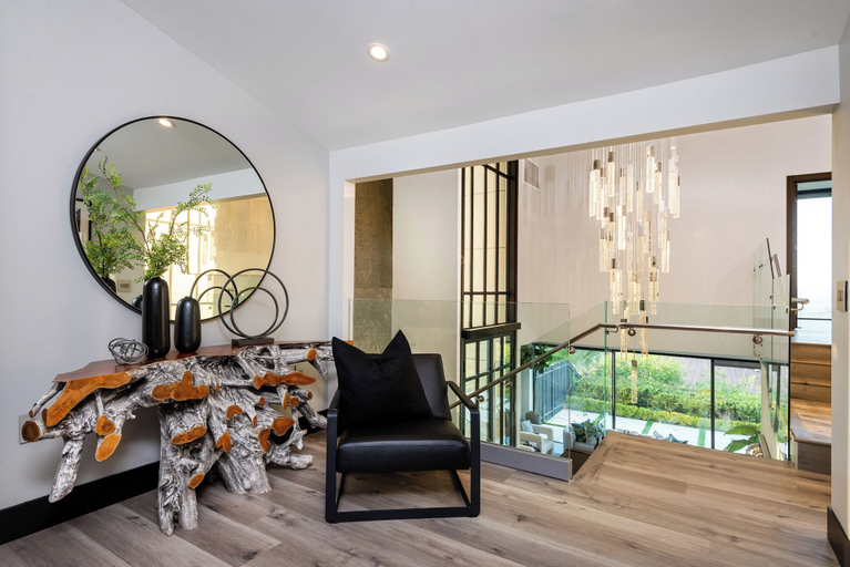 Others 5, Gayle Villa, Los Angeles
