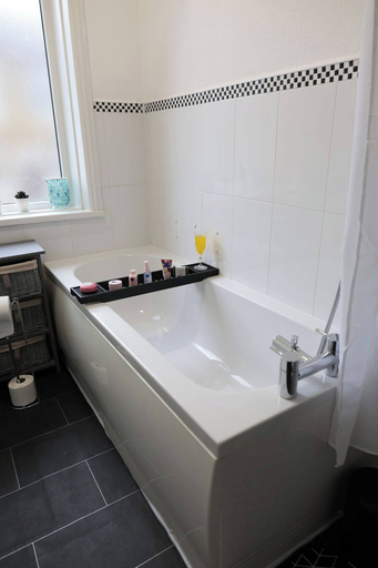 Others 3, Stylish Home - Contactors Welcome Wifi & Parking, Bradford