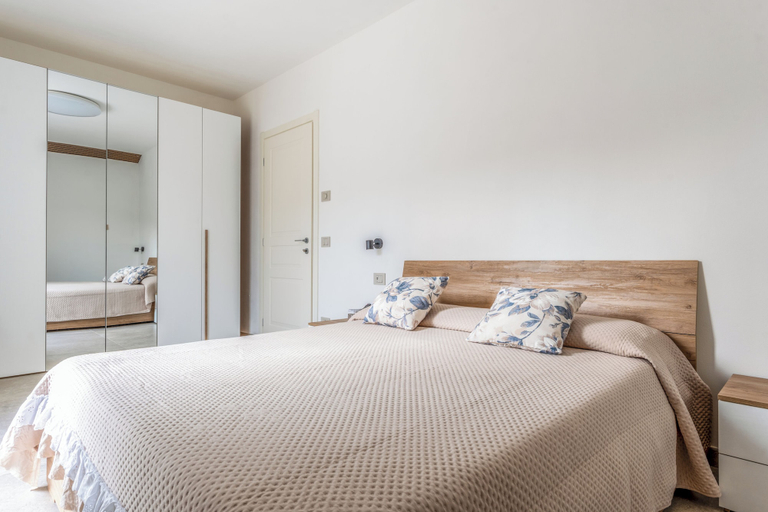 Others 5, Casa Sale, Imperia