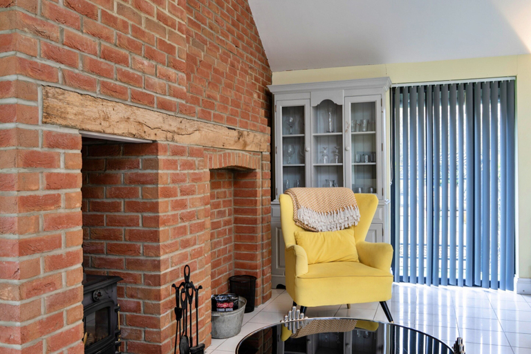 Others 5, Scenic Hot Tub Cottage for 2, Dorset