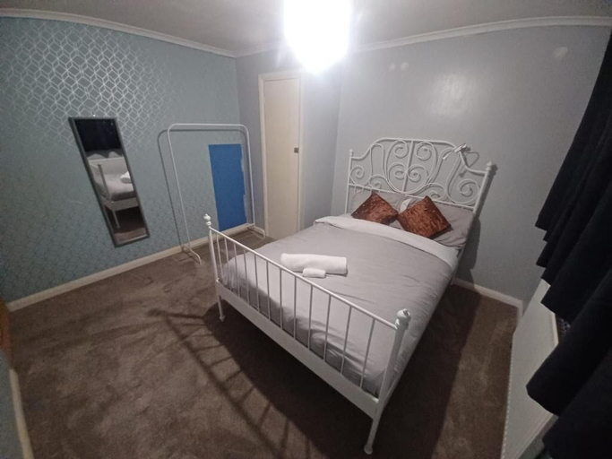 Others 3, The Rushdon, Thurrock