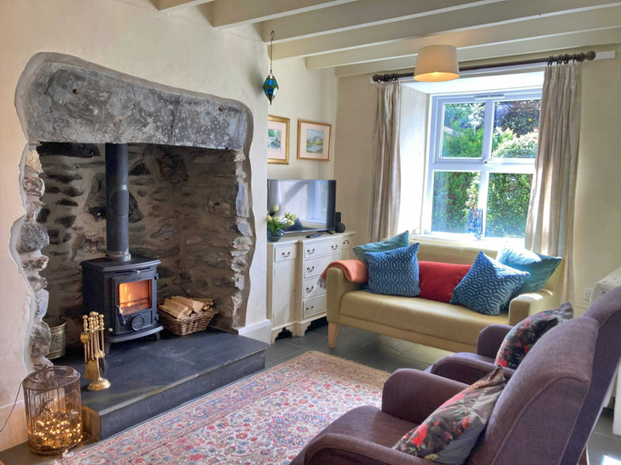 Others 3, Charming Snowdonia Cottage for 4, Conwy