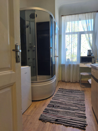 Others 5, Sunny Studio Apt with Free Parking, Riga