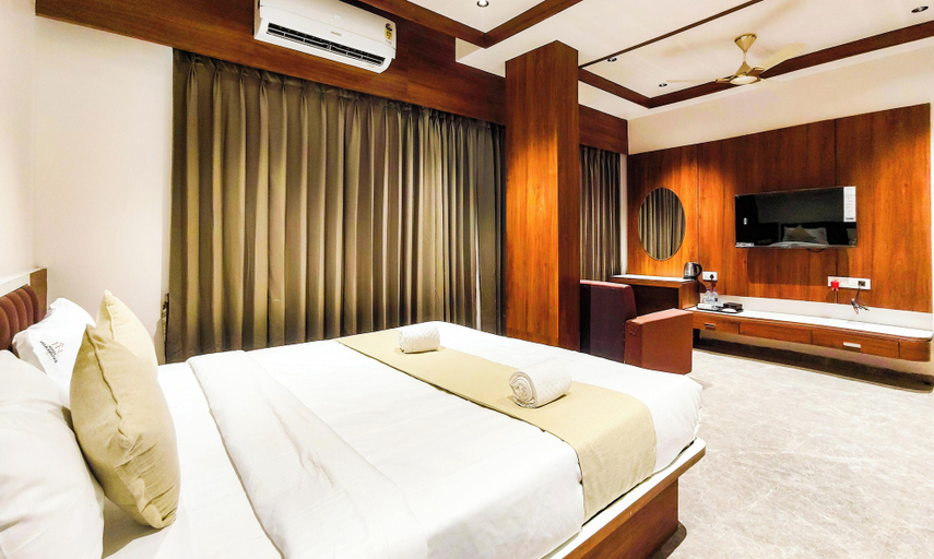 Others 2, Hotel Narayanee, Parbhani