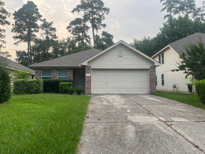 Exterior & Views 1, Spacious 3 bed/ 2 bathroom House in Conroe, TX, Montgomery