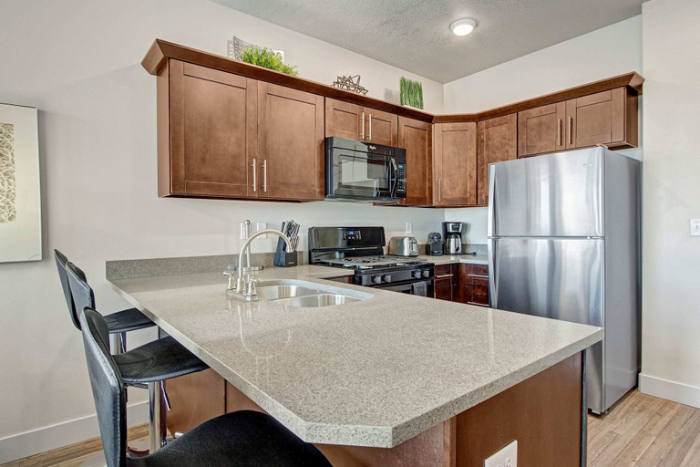 Others 4, Modern SLC Condo in Safe Area: Hot Tub & Mountain Access, Salt Lake