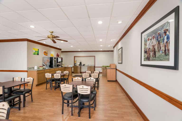 Food & Drinks 5, Days Inn by Wyndham Alice, Jim Wells