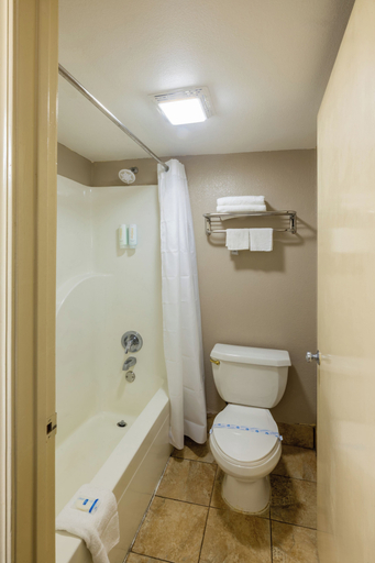Bathroom 3, Rodeway Inn Prattville I-65, Elmore