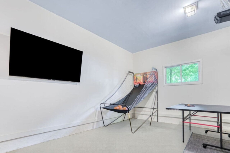 Others 2, Arlington Oasis 7 Br, Guilford