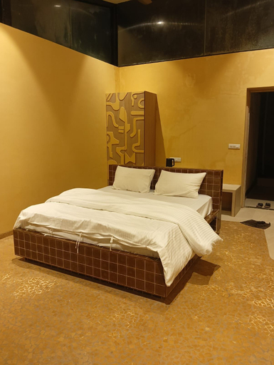 Others 5, Sunset Crest, Wardha