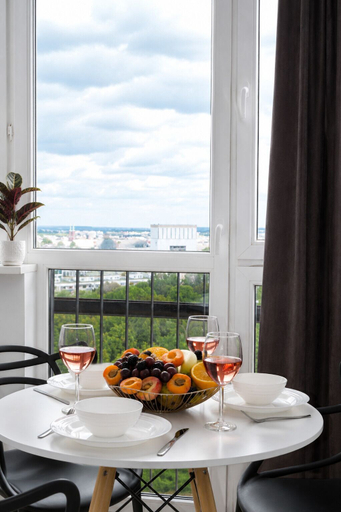 Others 5, Lumina 2-room Apartment near Metro, Warsaw