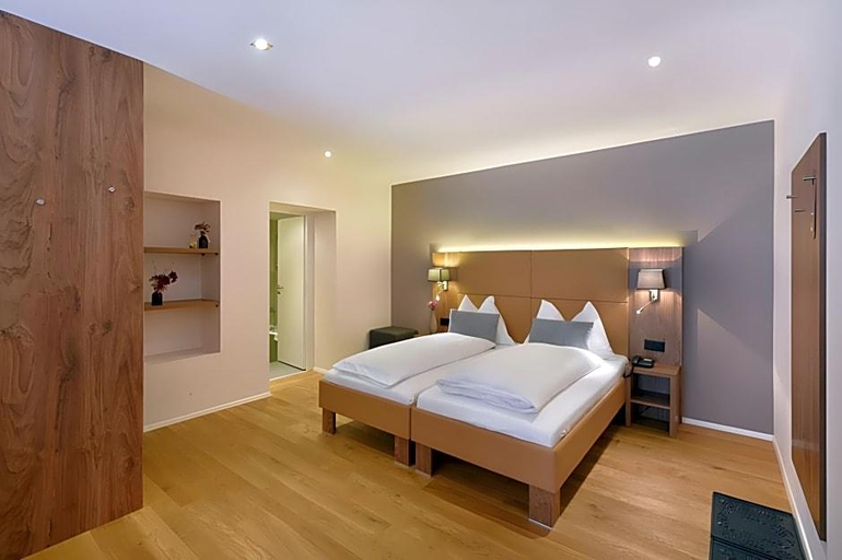 Bedroom 3, Central, Obwalden