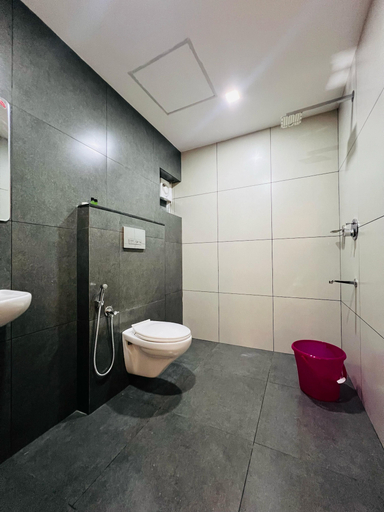 Bathroom 5, GYPSY HOTEL CUSAT, Ernakulam