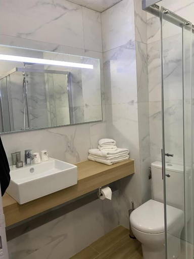 Bathroom 5, Domaine de la Reynaude, Bouches-du-Rhône