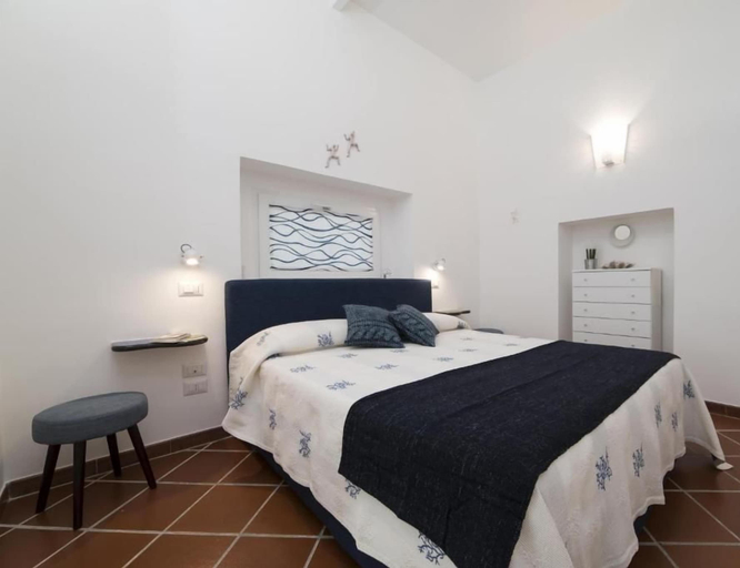 Bedroom 1, La Suite 48, Salerno