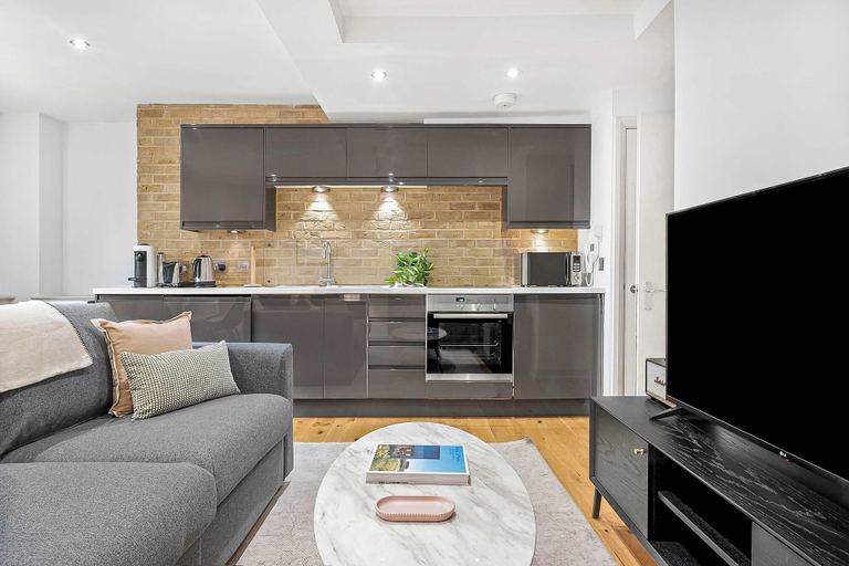 Others 5, Comfy 1-bed in Soho, Steps From Carnaby Street, London