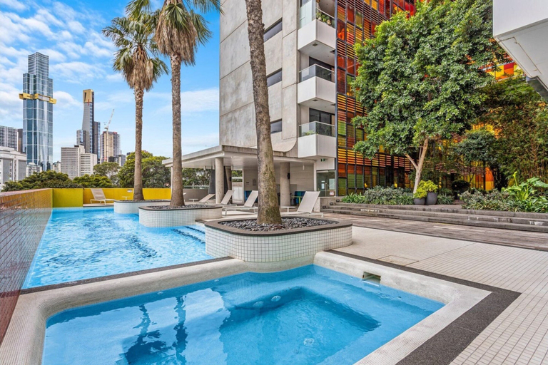 Others 2, Exclusive 1-room Apartment in an Elevated Location, Just Steps Away From Shops, Melbourne