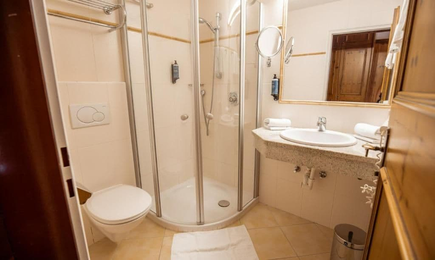 Bathroom, Hotel Dax by Alpeffect Hotels, Zell am See
