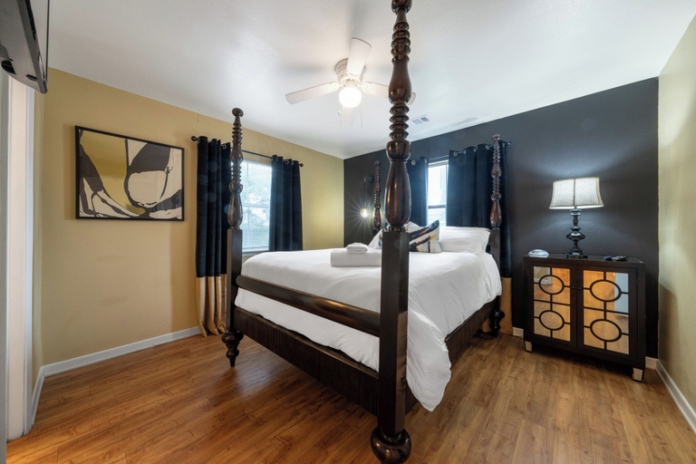 Others 3, 301-4thstreet-356, Travis