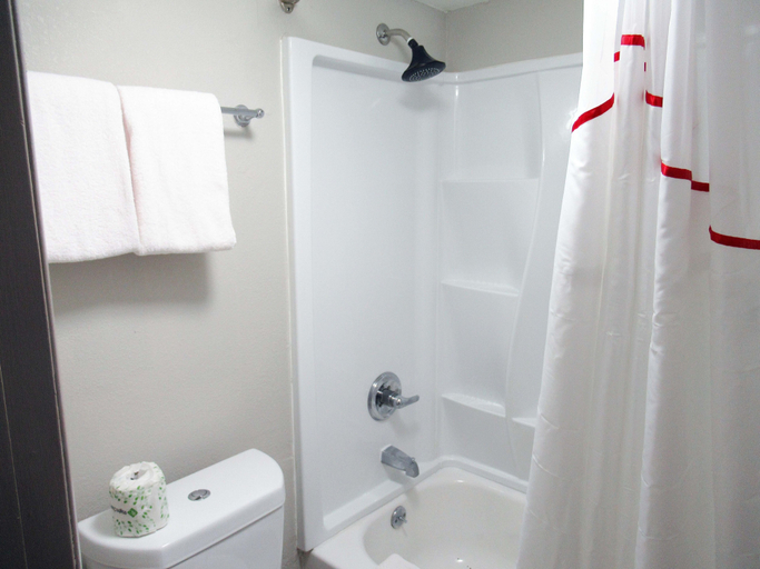 Bathroom 4, Red Roof Inn Walton - Richwood, Boone