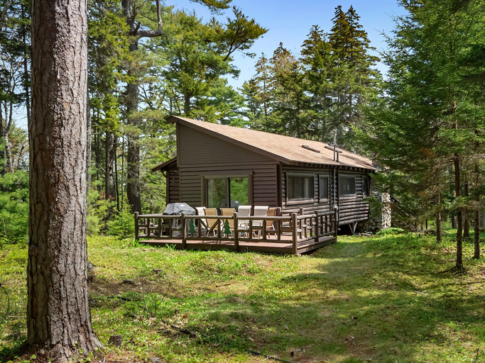 Others 2, Cozy Home With Serene Views, Wood-burning Fireplace & Wifi, Lincoln