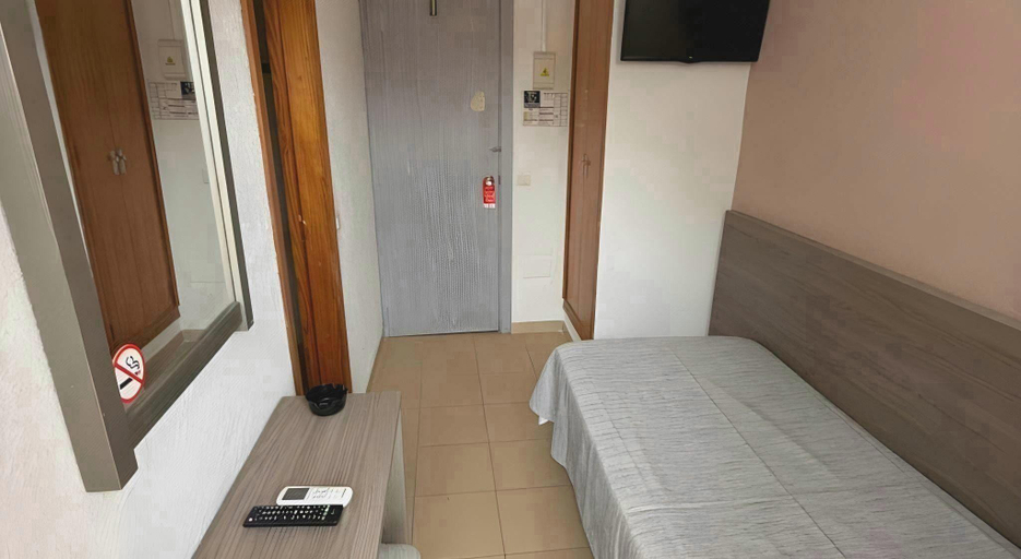 Bedroom 5, Hotel Costa Mediterraneo, Baleares