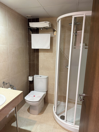 Bathroom 3, Hostal Los Coronales, Madrid