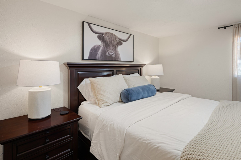 Others 3, West House - Minutes To Autzen 2 Bedroom Home, Lane