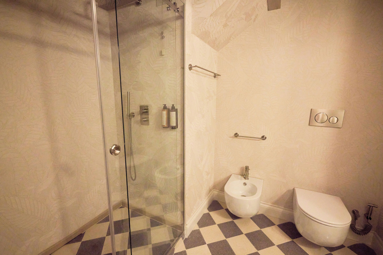Bathroom 3, botanic garden, Napoli