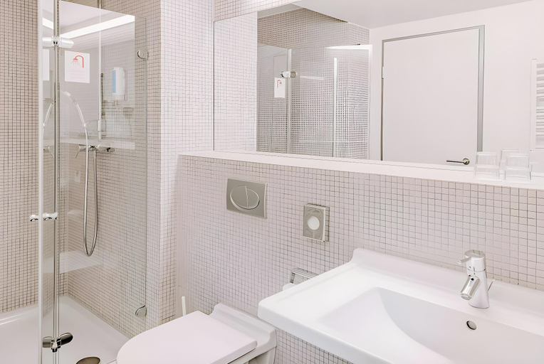 Bathroom 4, Vienna House Easy by Wyndham Stuttgart, Stuttgart