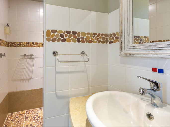 Bathroom 4, Beach Break Guest Houses and Villas, Cacadu