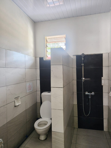 Bathroom 3, Ceaser's Place, Ranau