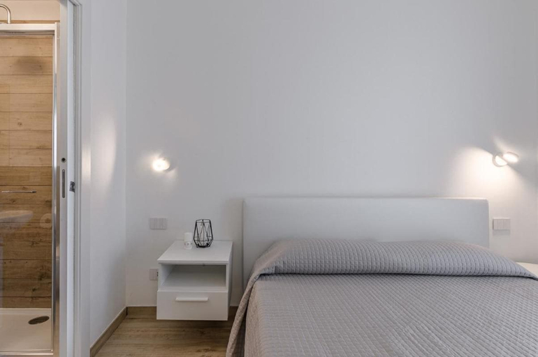 Others 5, Stunning Capo Falcone Charming Apartments Num1366, Sassari