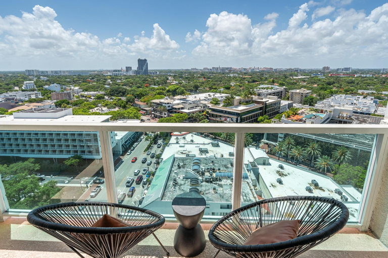 Others 2, Sunset Suite Skyline Views King + Twin Sofa Includes Parking, Miami-Dade