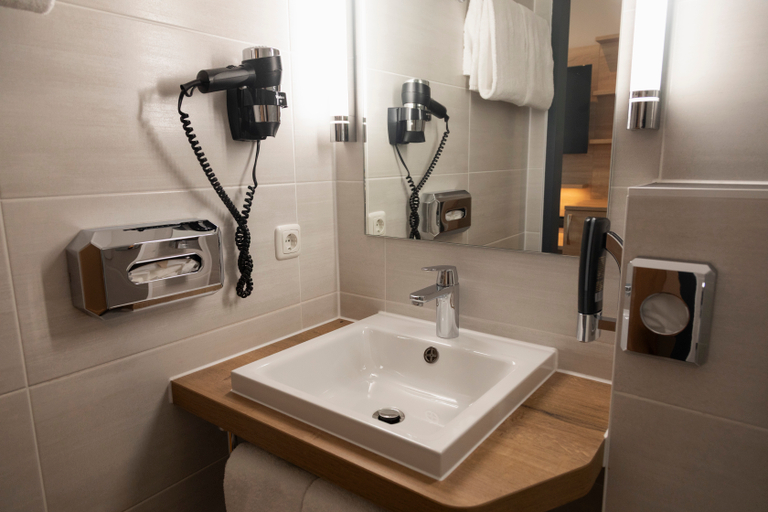 Bathroom 4, Acama Kreuzberg Hotel+Hostel, Berlin