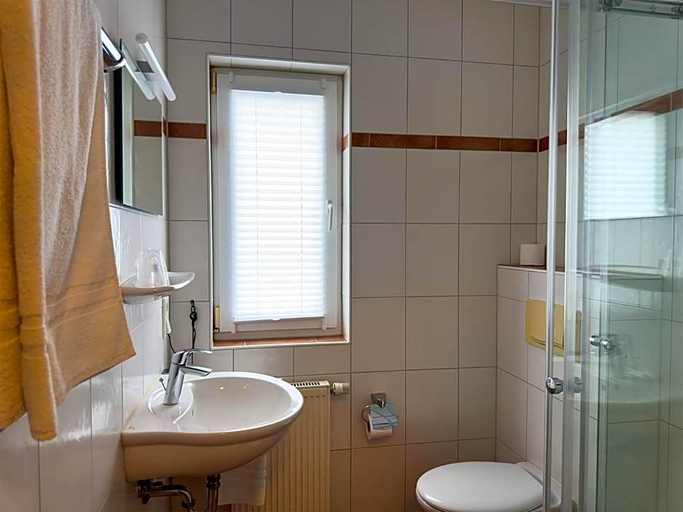 Bathroom 4, Hotel Manu, Paderborn