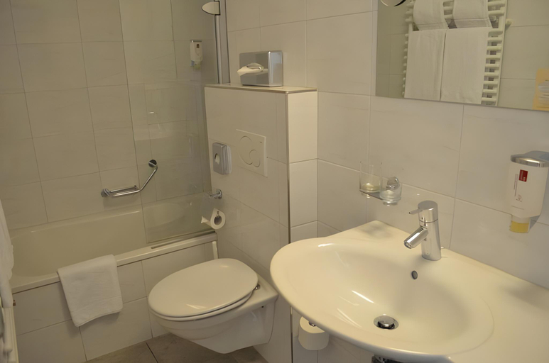 Bathroom 3, Central Hotel Post, Plessur
