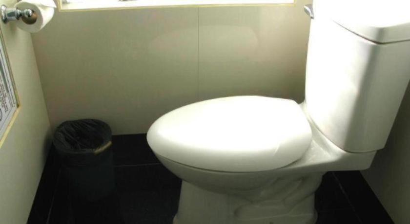 Bathroom 4, Blueberry Tourist Hotel, Davao City