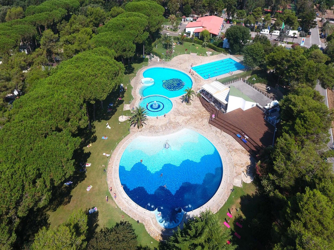 Others 5, Chalet by the Sea & Shade, Caserta